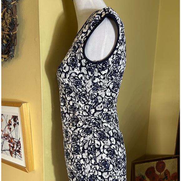 REISS Size 6 Ralli Sheath Dress Lace Allover Stretch Blue White Ruched Waist - Picture 13 of 16